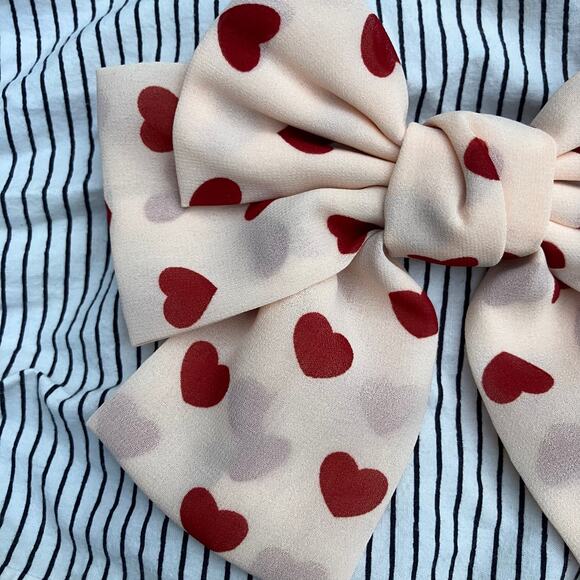 Cream and red heart bow, hair clip barrette coquette cottage romantic Y2K indie - Picture 2 of 4